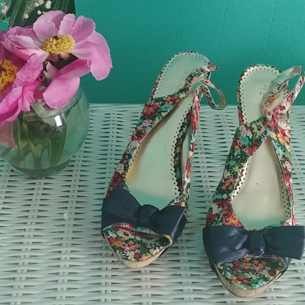 Rampage Multi Colored Flowered Sling Back Heels